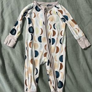 0-3 months in used but great condition little sleepies zippy